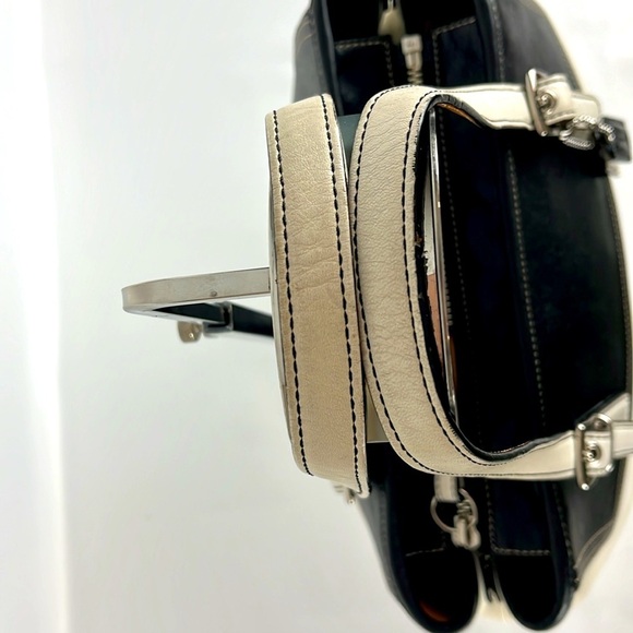 Coach Hamptons Classic Black and White Leather Hand Bag M3Q-9605 Zip Closure - Picture 3 of 16